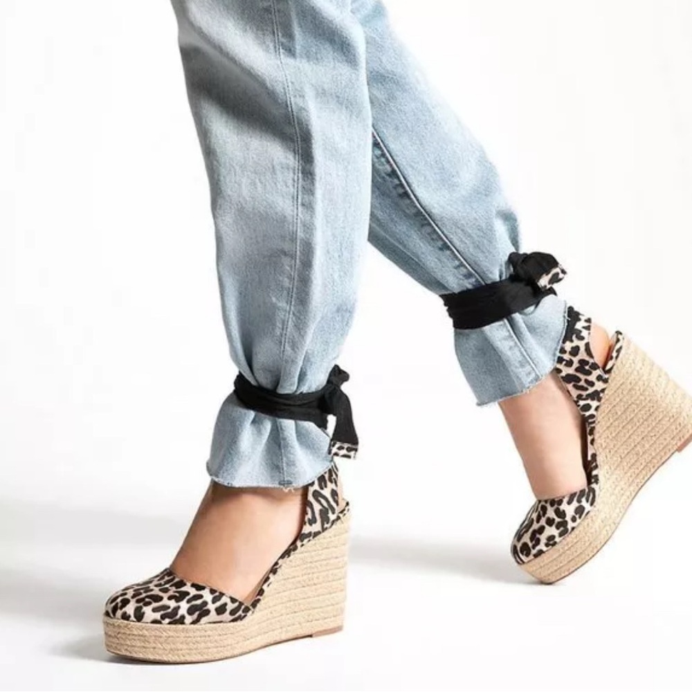 JLo Leopard Print Espadrille Wedge Sandals - Picture 4 of 9